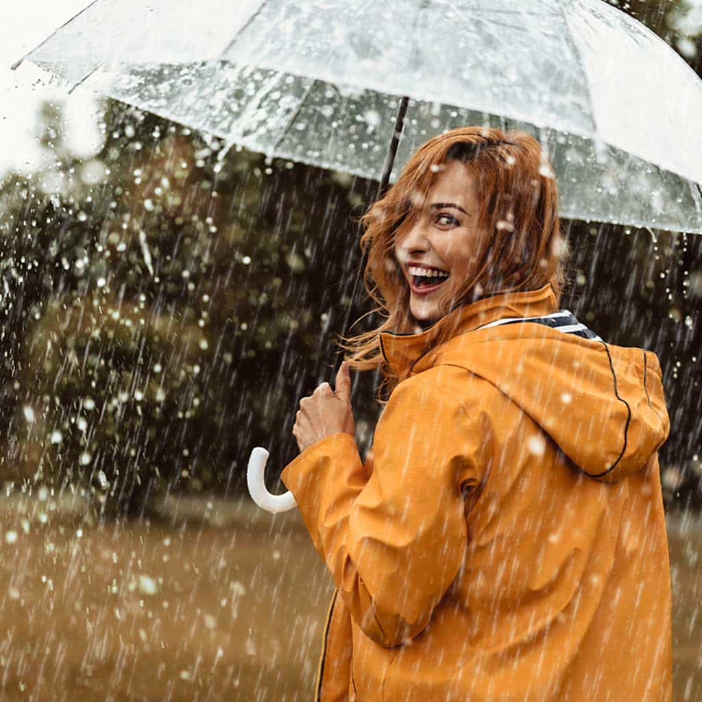 Vita Infusion - Frau mit Regenschirm